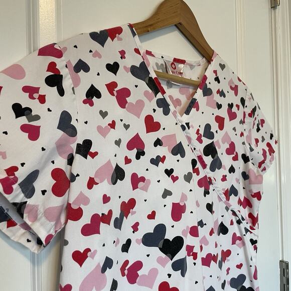 White Cross Scrub Top Size Medium Valentines Heart Print Pink Red Pockets EUC - Picture 3 of 7